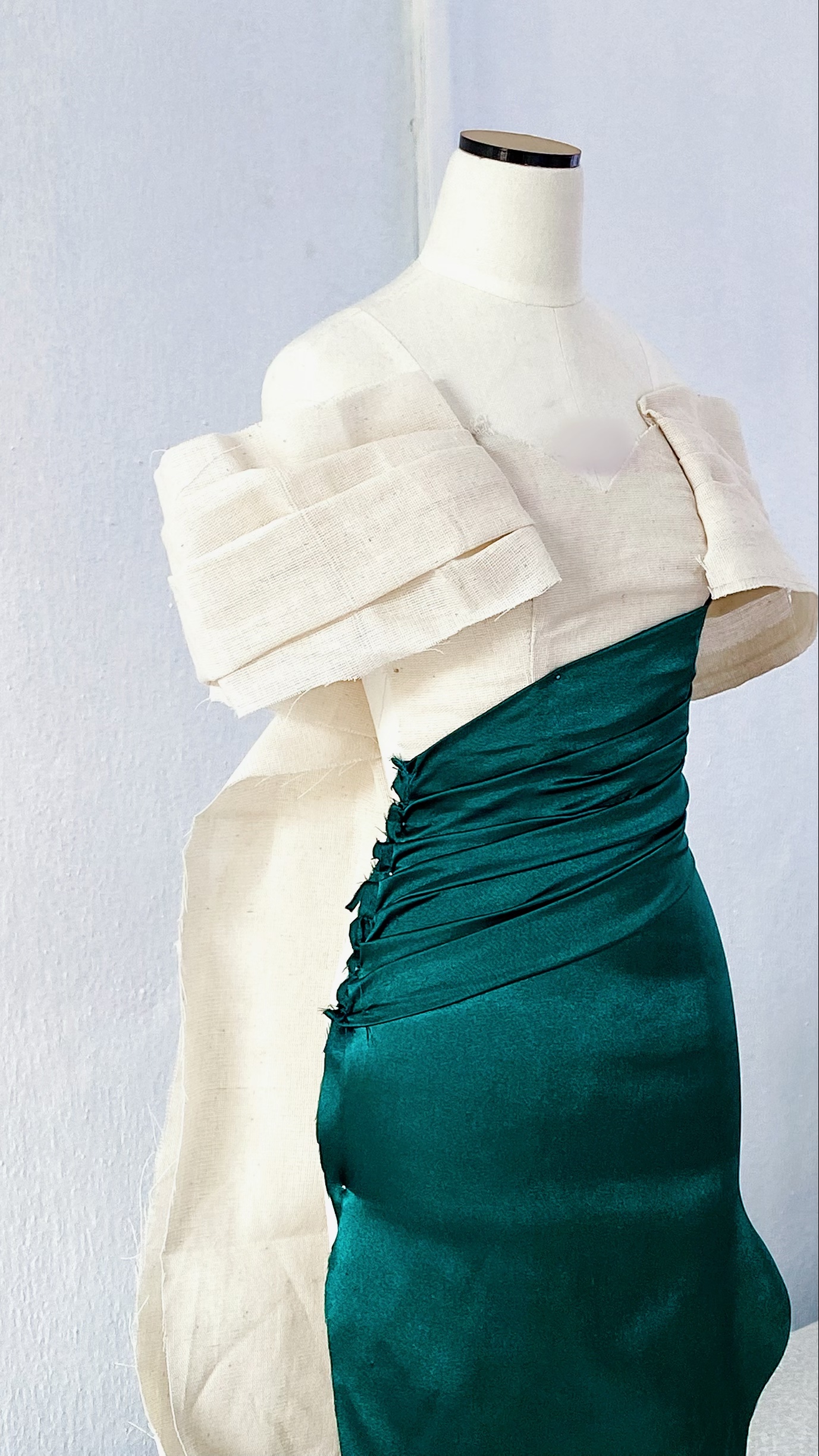Asymmetrical Asoebi draped dress inspiration
